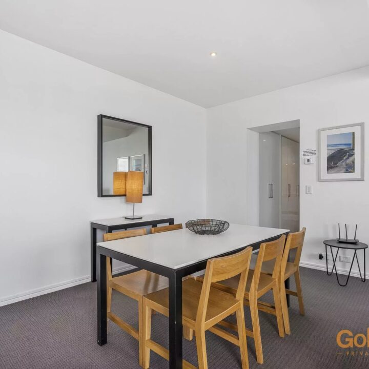 2 bedroom apartment dining area - Level 28