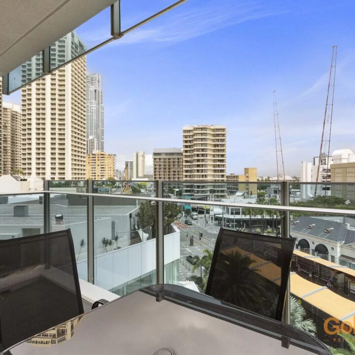 private balcony with city views - Level 3