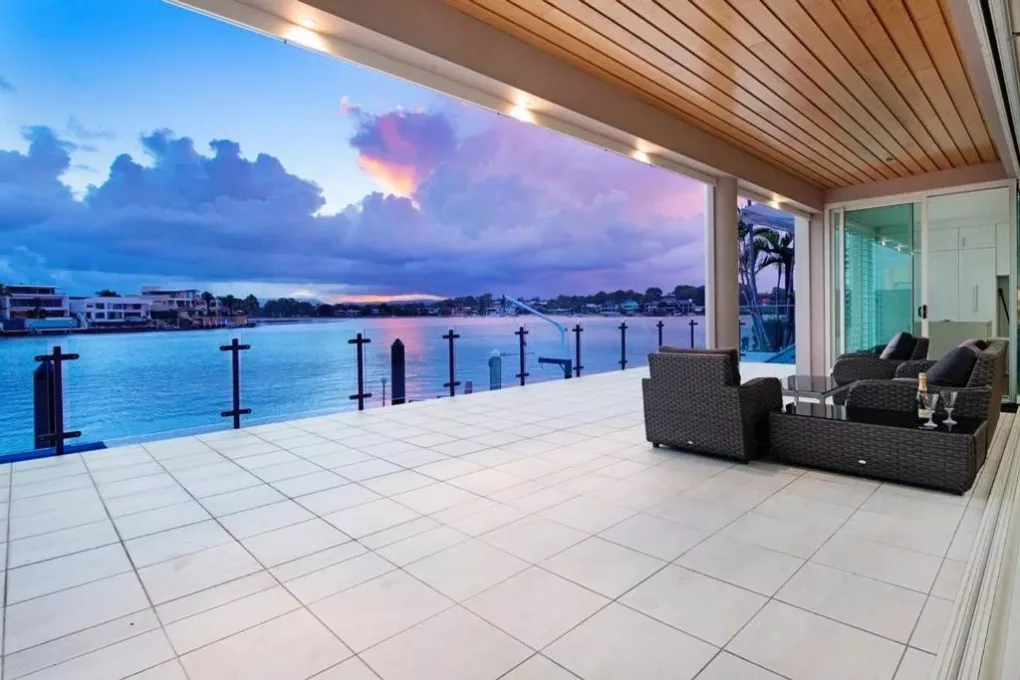 five-bedroom holiday home surfers paradise