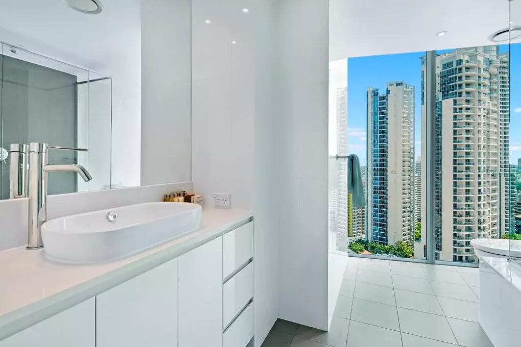 four-bedroom holiday apartments surfers paradise
