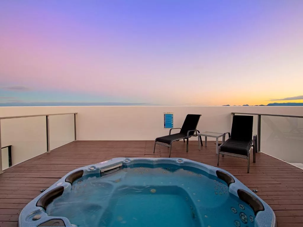 three-bedroom penthouse Broadbeach with pool