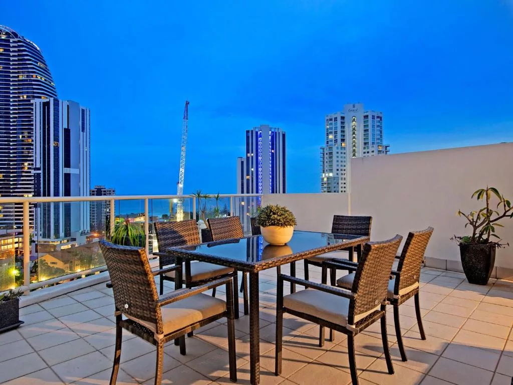 three-bedroom penthouse apartment broadbeach