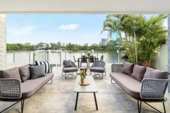 Luxury 2 Level Home Chevron Island, Surfers Paradise