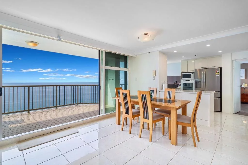 2 bedroom Sub Penthouse Surfers Paradise