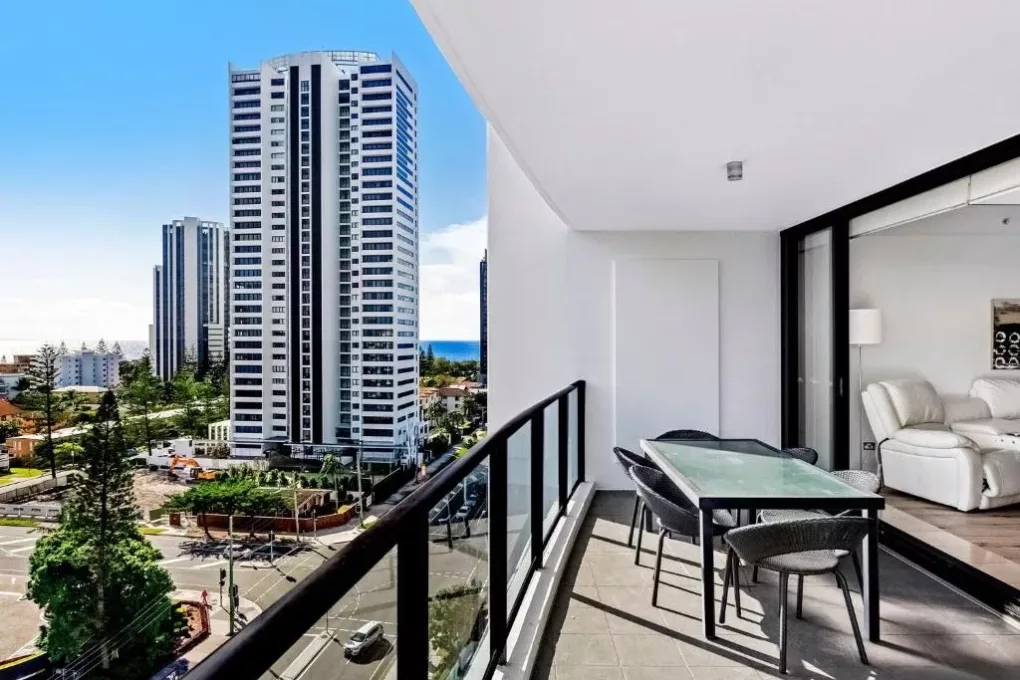 3 bedroom apartment broadbeach