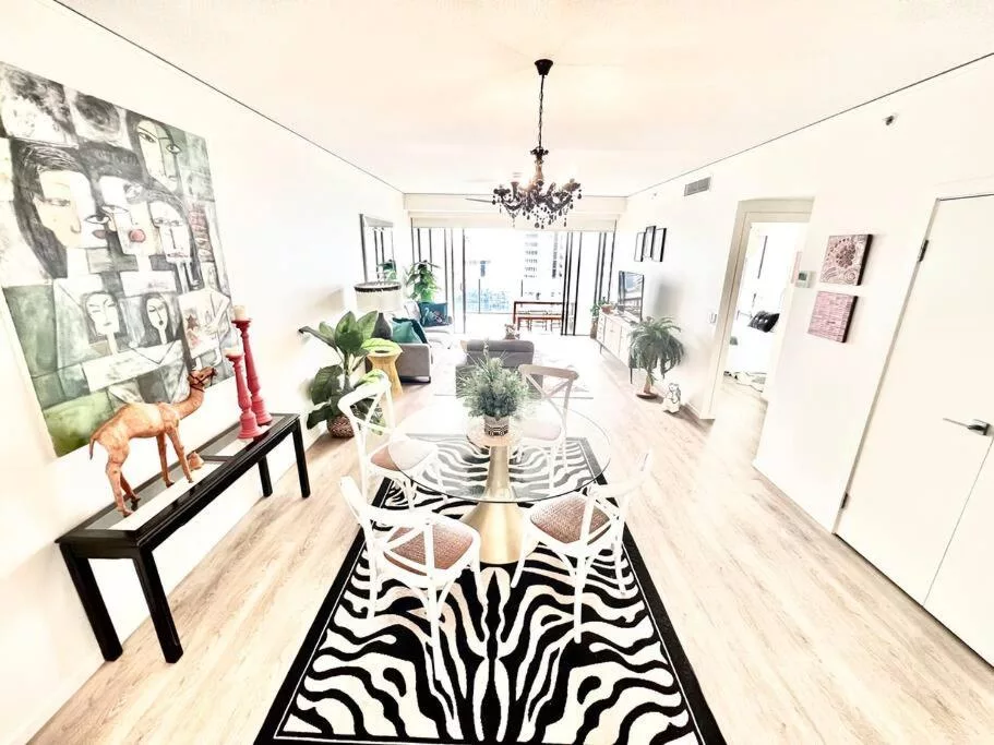3 bedroom broadbeach apartment