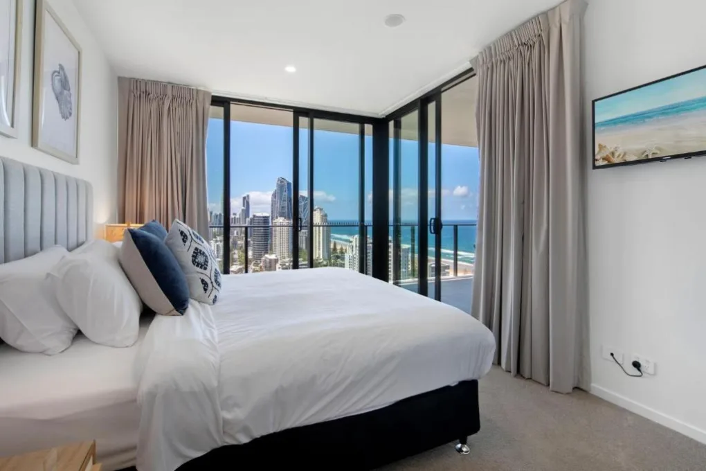 2 bedroom apartment Broadbeach