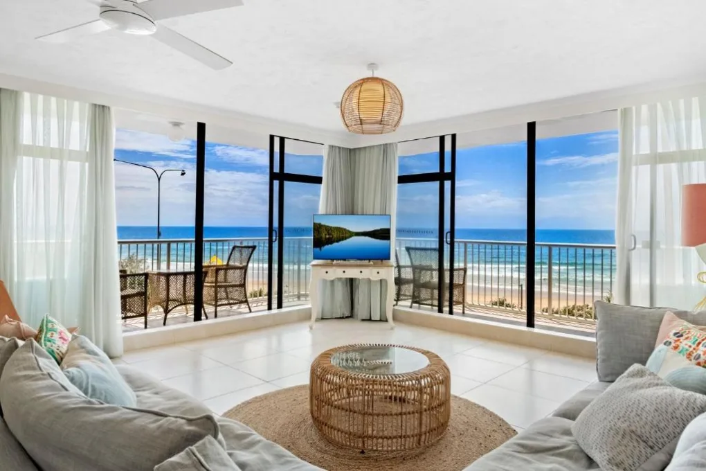 2 bedroom beachfront Surfers Paradise apartment