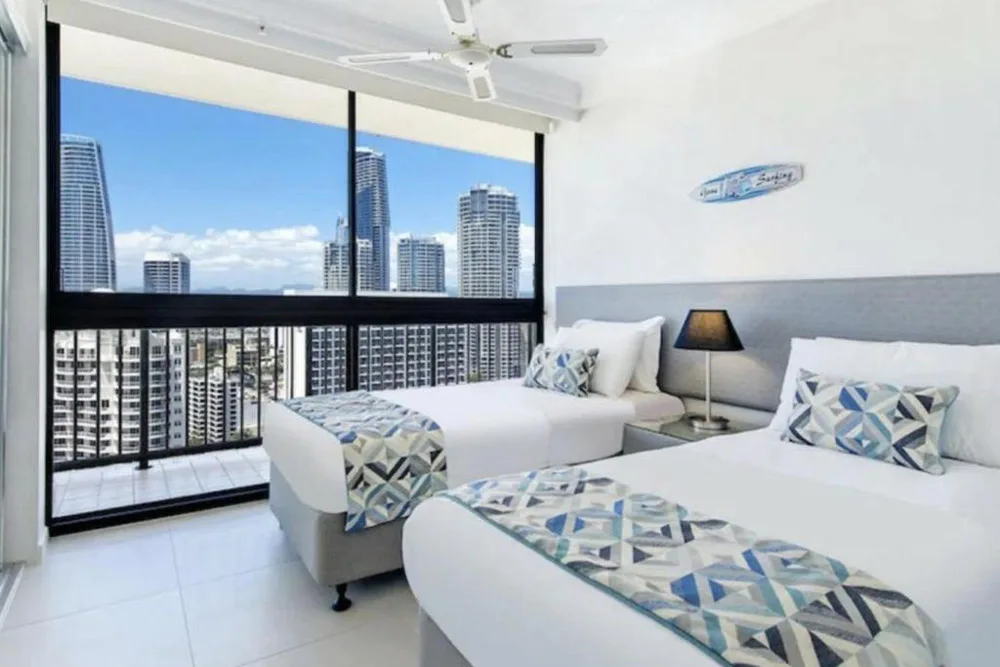 2 bedroom beachfront apartment surfers paradise