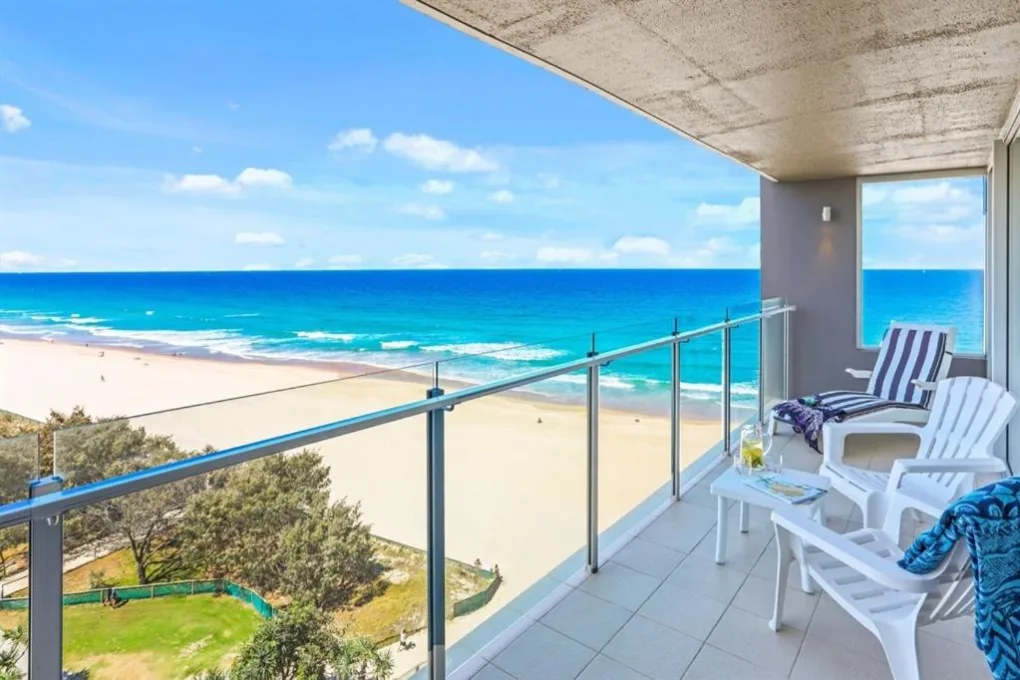 beachfront apartment accommodation surfers paradise