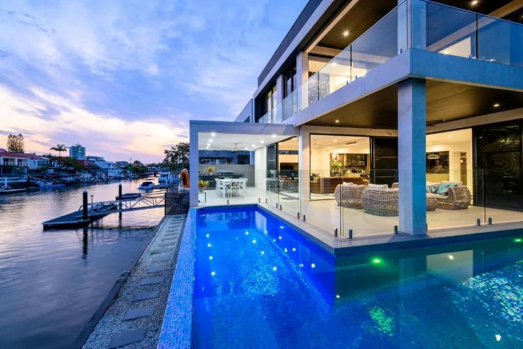 luxury surfers paradise holiday home