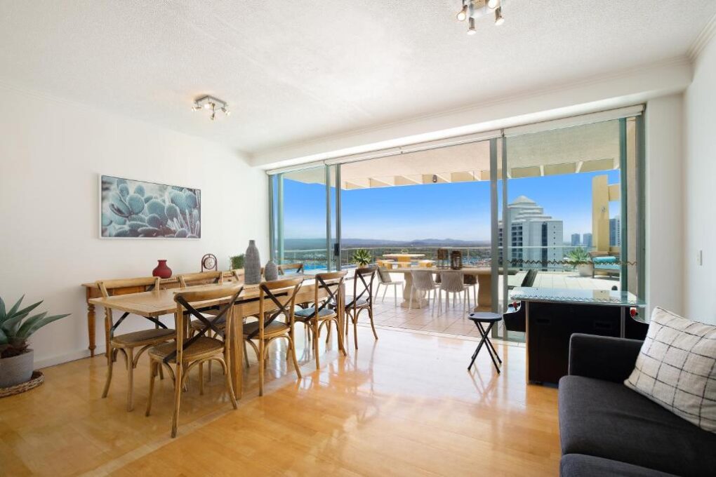 3 bedroom apartment surfers paradise