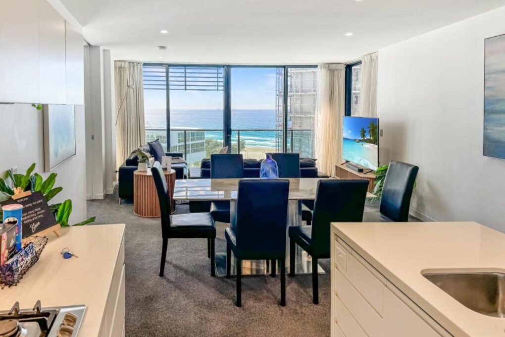 self-contained 2-bedroom apartment broadbeach