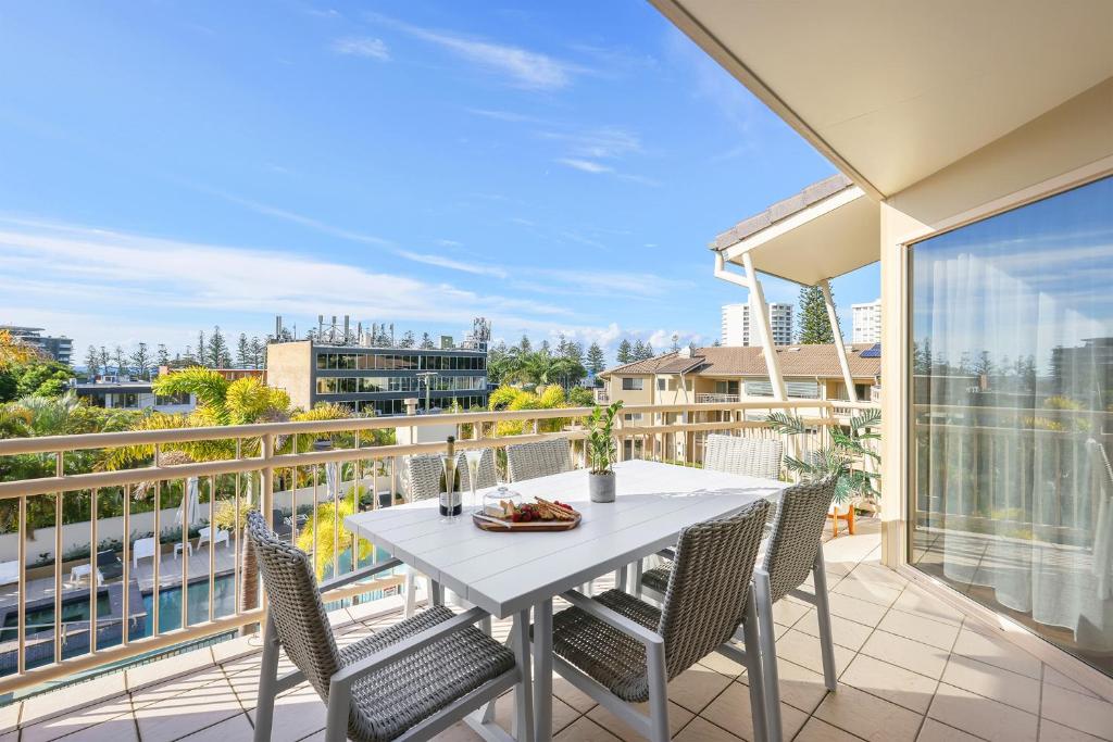 Burleigh Beachside Retreat