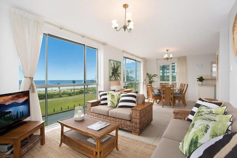 King Tide Broadbeach Beachfront Apartment