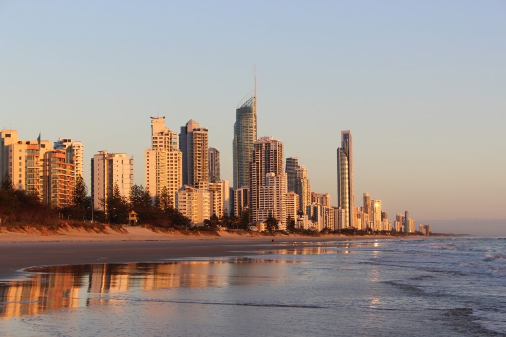 areas to stay in surfers paradise