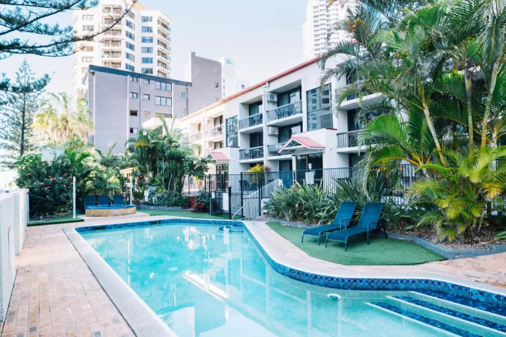 cheap Surfers Paradise hotel near Beach