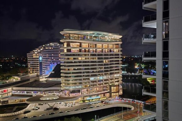 Prime Broadbeach Location wPool Free Onsite Parking