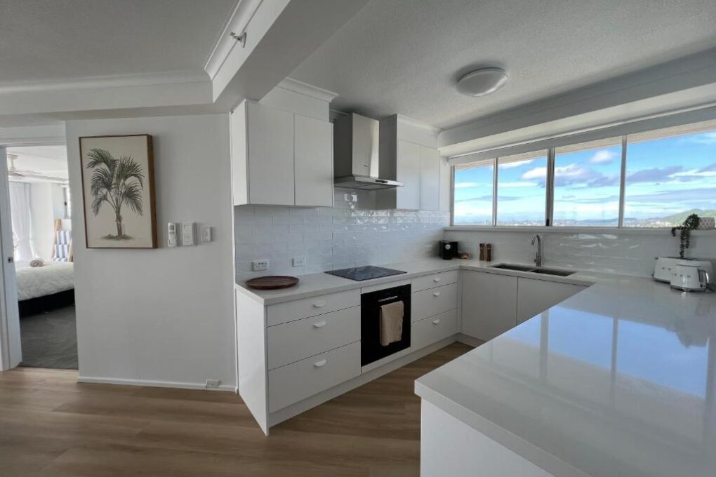 2 bedroom Kirra beachfront Apartment