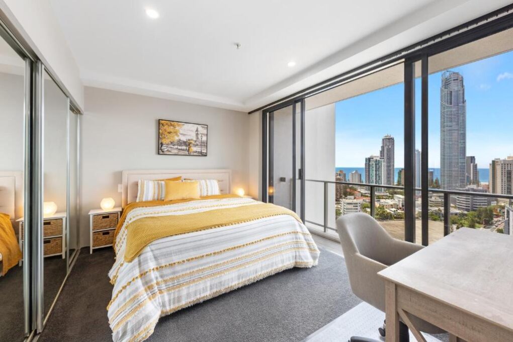 2 bedroom apartment Avalon Apartments surfers paradise