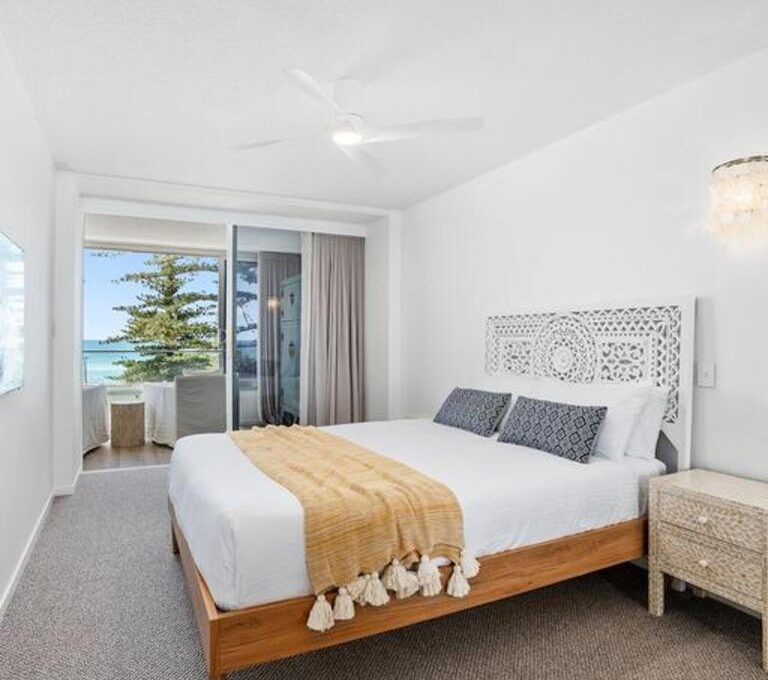 2 bedroom apartment burleigh heads beachfront