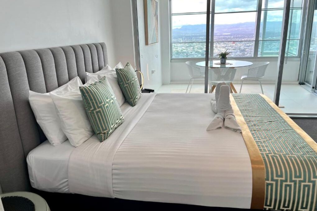 2 bedroom apartment surfers paradise q1