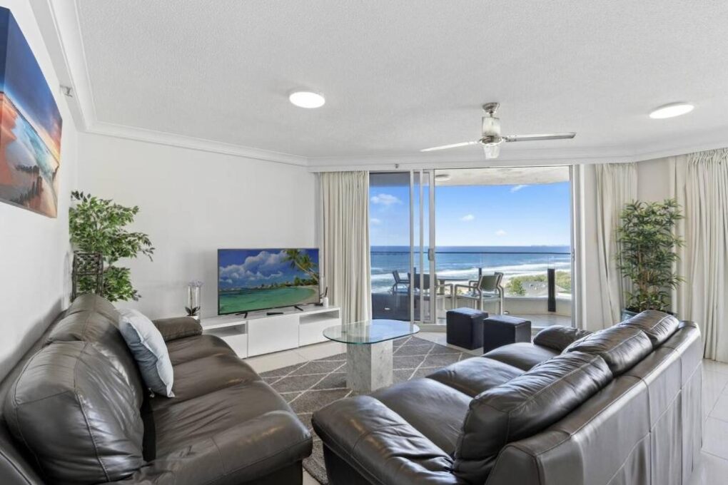 2 bedroom beachfront apartment broadbeach