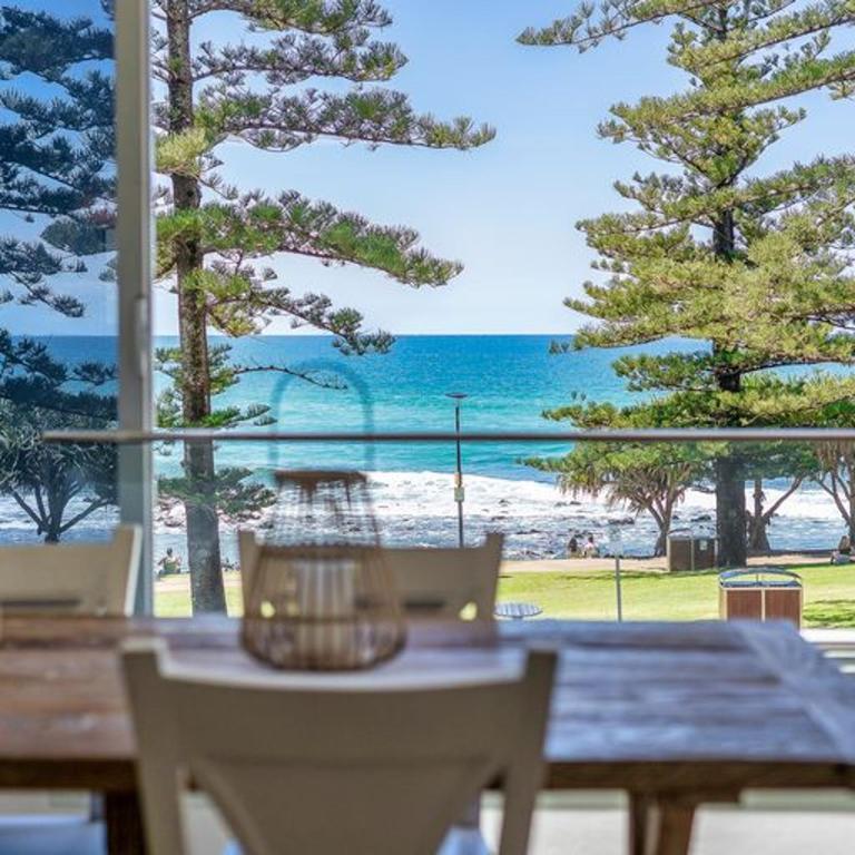 2 bedroom beachfront apartment burleigh heads