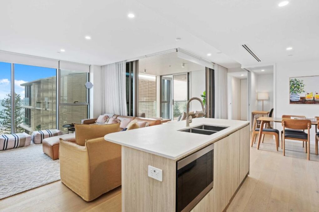 2 bedroom burleigh apartment beachfront
