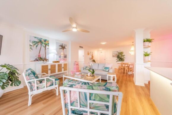 The Coconut Crib- Waterfront Burleigh Beach Apartment