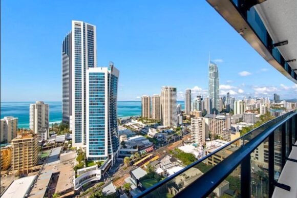 Ocean View Circle on Cavill Self-Contained 1.5 Bedroom Apartment