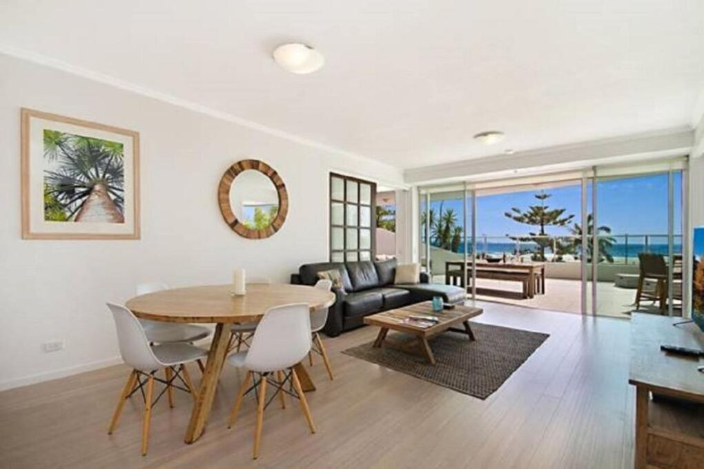 Coolangatta beachfront apartment at reflections