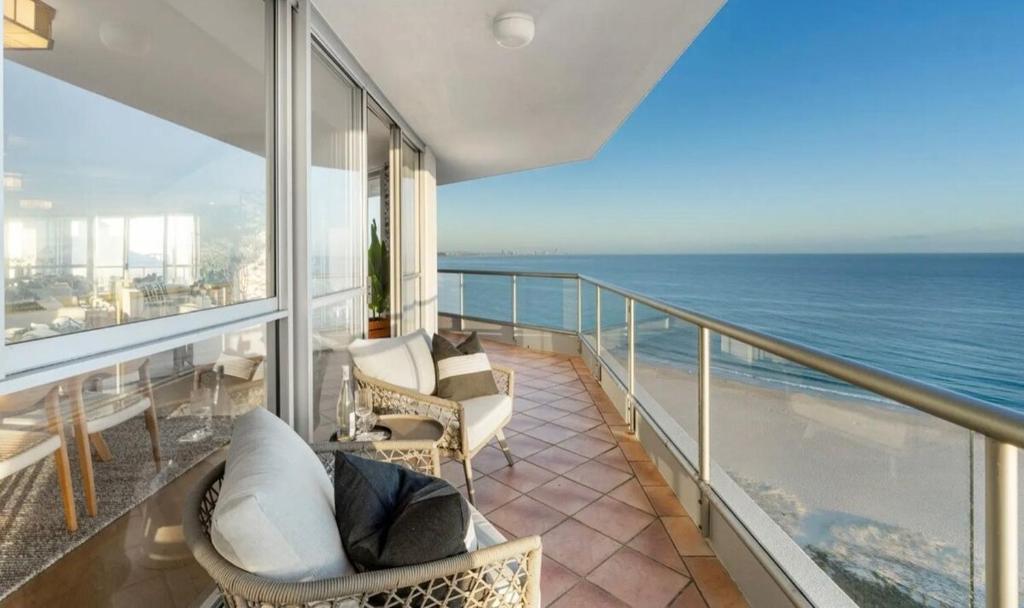 Ocean Plaza 3 Bedroom Sub-Penthouse Apartment