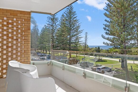 Burleigh Beachfront Bliss Renovated Coastal Retreat