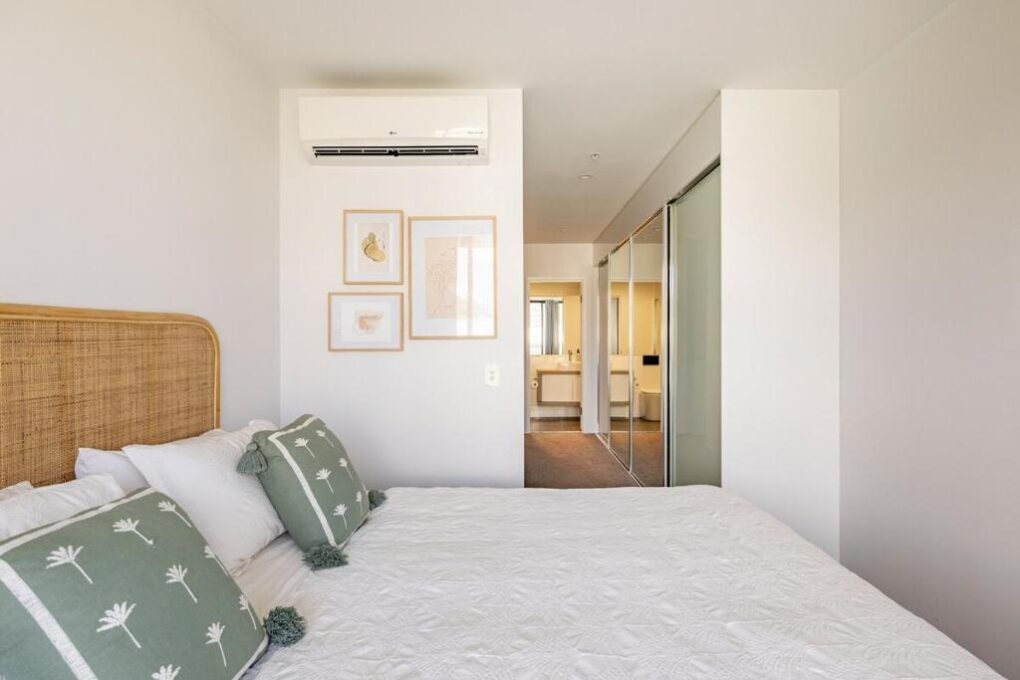 burleigh beach 2 bedroom apartment