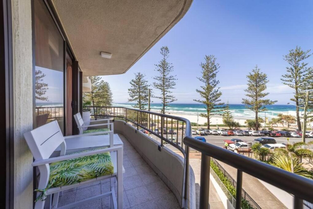 burleigh beachfront apartment