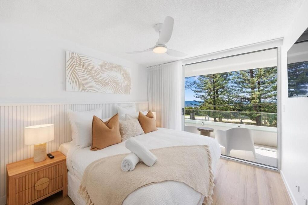 burleigh heads 2 bedroom beachfront apartment