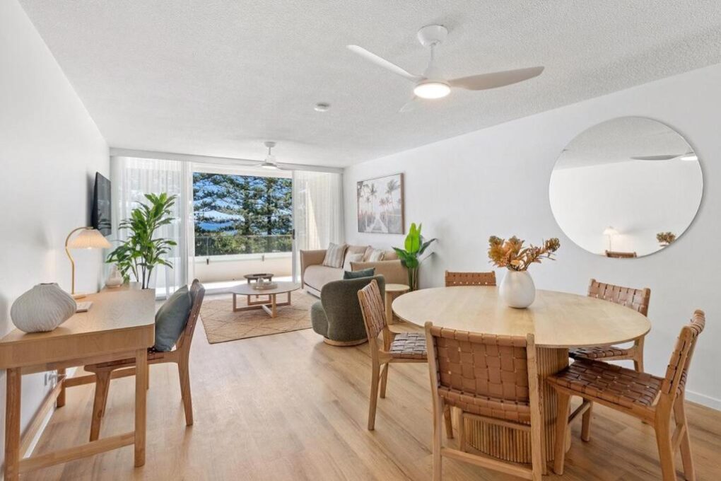 burleigh heads beachfront apartment