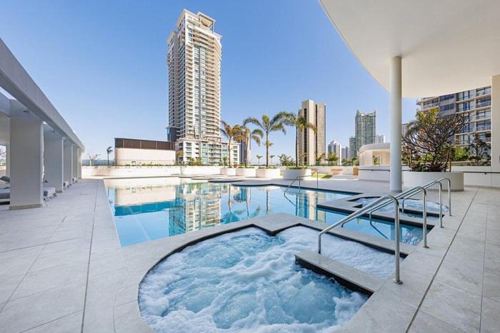 meriton surfers paradise