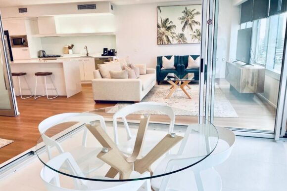 Q Tower – Deluxe Ocean View Apartment with King Bed & Spa